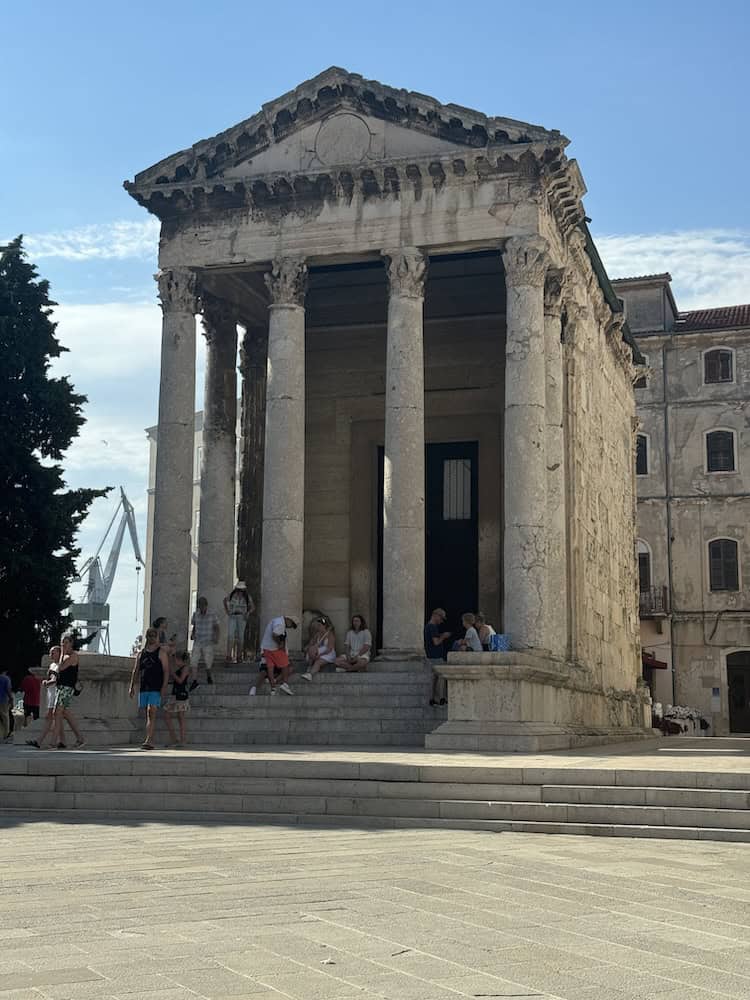 Temple of Augustus, Pula