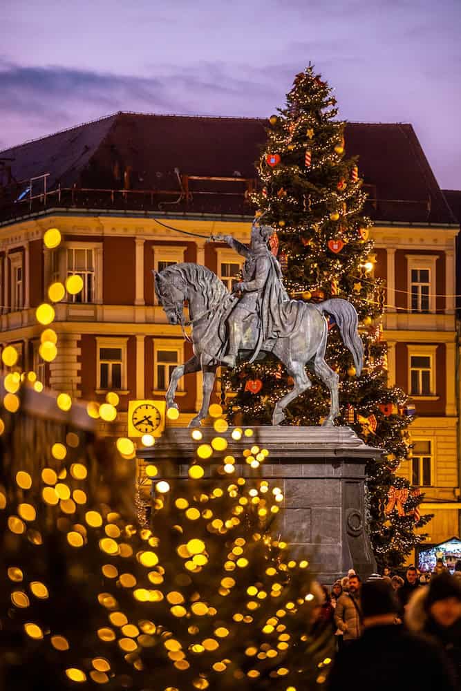 The main square in Zagreb, Trg ban Jelacic, during Advent in Zagreb (Copyright: Julien Duval)